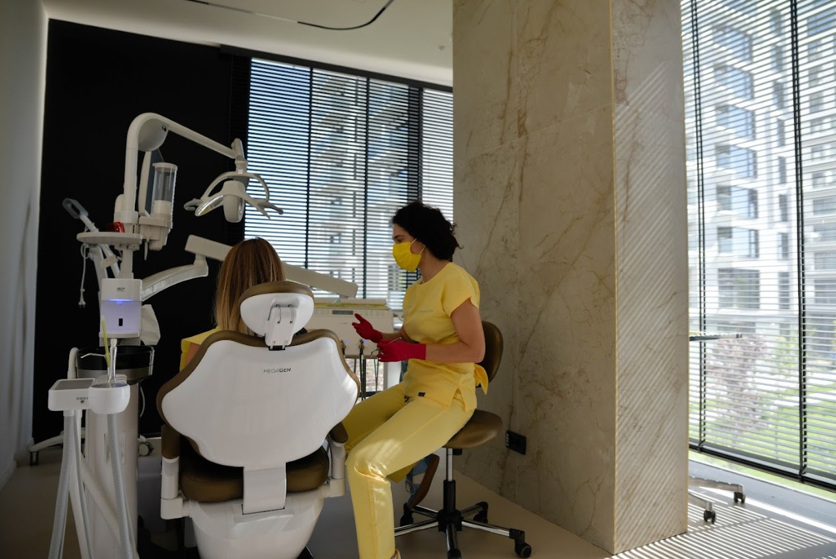 80% dintre români amână mersul la dentist. Opera Dental a organizat Ziua Porților Deschise pentru a-i ajuta să-și depășească teama